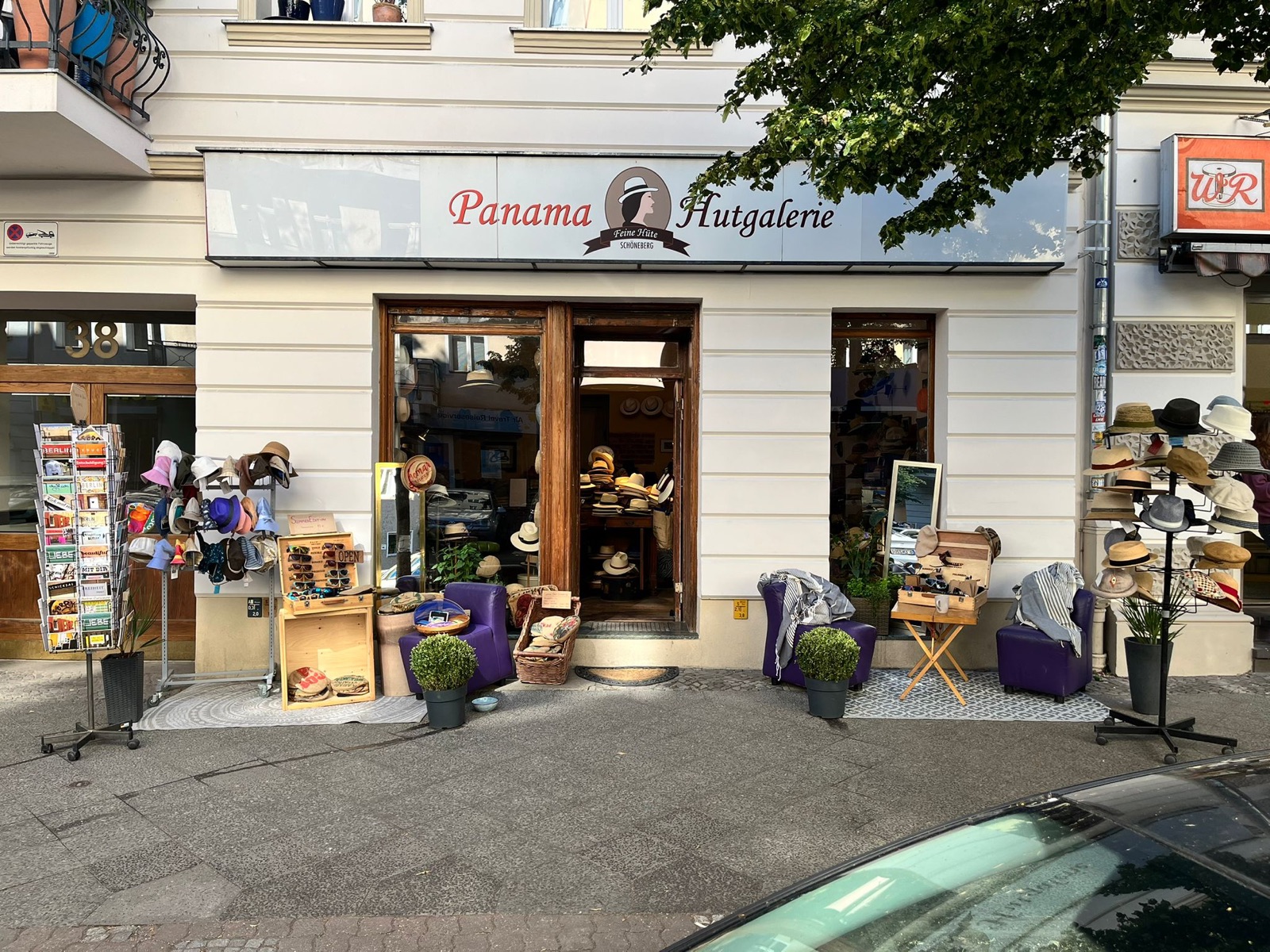 Ladenfront der Panama Hutgalerie in der Goltzstraße 38, Berlin-Schöneberg